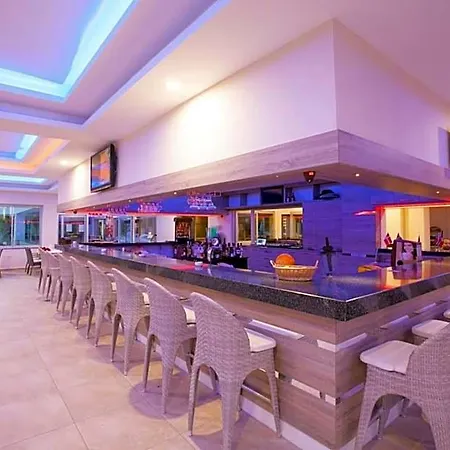 Country Club Chic Experience *